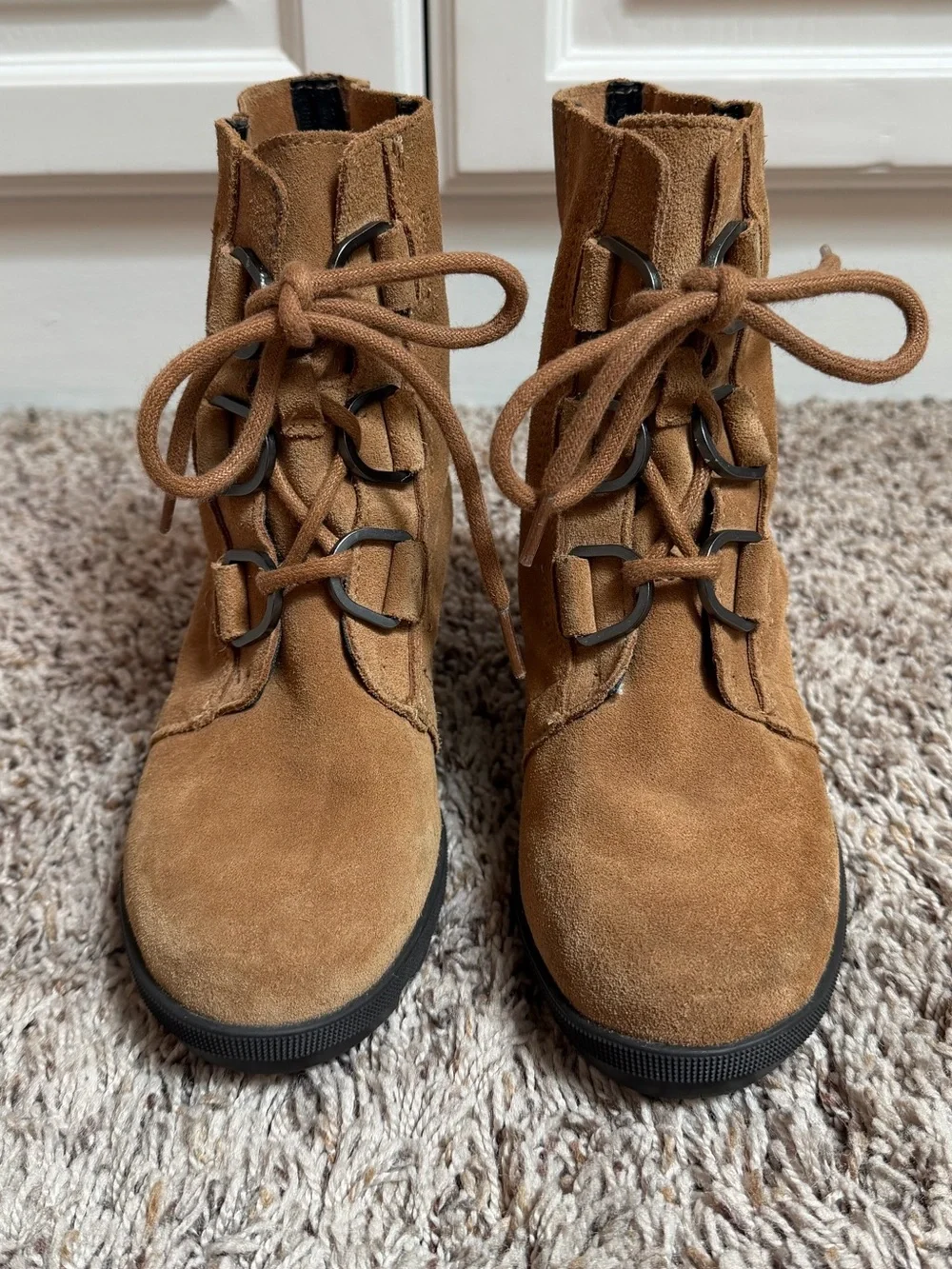Sorel Joan of Arctic Wedge II Lace Up Boots Tan Suede Size Youth Girls 2